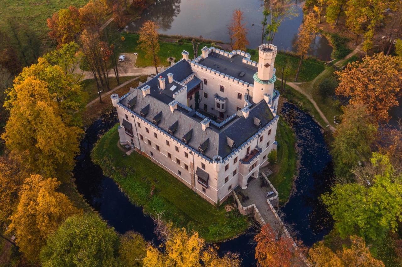 Zamek Karpniki Schloss Fischbach Lomnica  Exterior foto